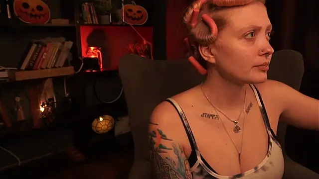 Kiki shay online show from October 31, 2025, 1:12 pm