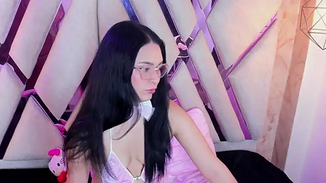 Isa doux online show from April 8, 2026, 3:39 am