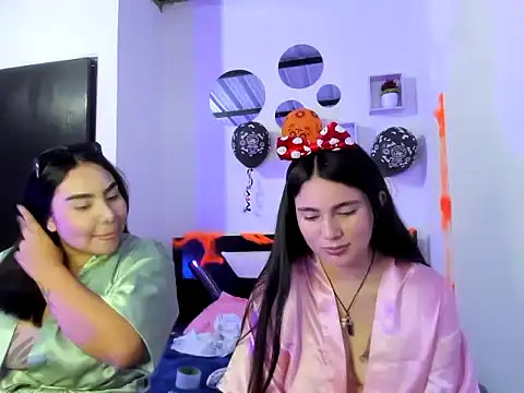 Twodirtyteens18 online show from October 29, 2025, 12:02 am