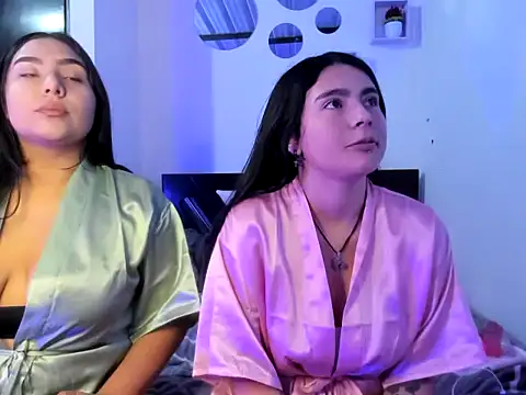 Twodirtyteens18 online show from November 2, 2025, 9:06 pm