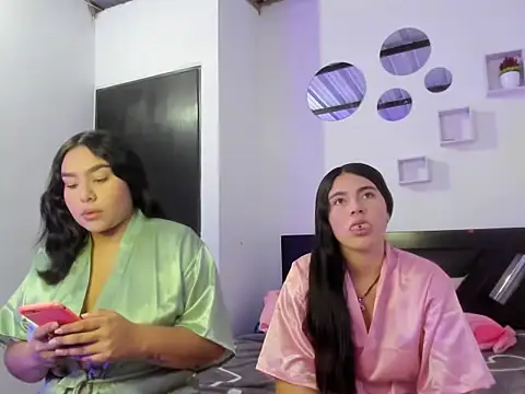 Twodirtyteens18 online show from November 3, 2025, 9:16 pm