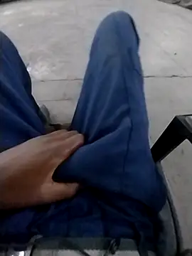 loVbRo1 online show from October 28, 2025, 10:45 pm