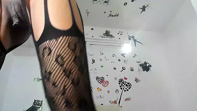 Snapshot of YAILIN_04 chatting on November 18, 2025, 7:18 pm YAILIN 04 online show from November 18, 2025, 7:18 pm