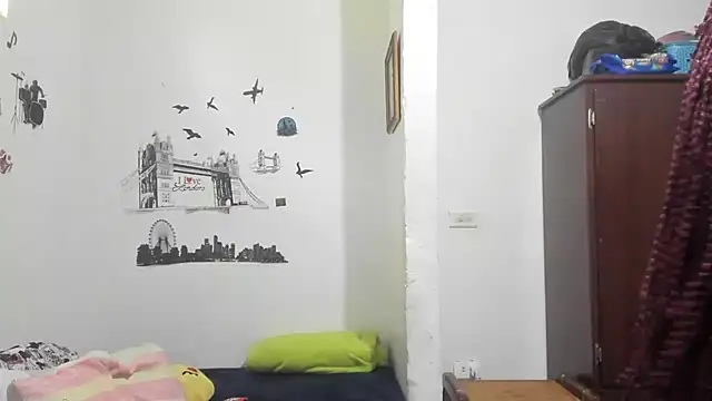 Snapshot of YAILIN_04 chatting on December 18, 2025, 5:08 pm YAILIN 04 online show from December 18, 2025, 5:08 pm