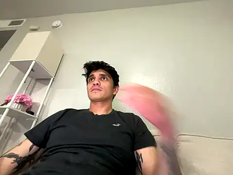 Snapshot of Orlando702@xh chatting on October 21, 2025, 11:05 pm Orlando702xh online show from October 21, 2025, 11:05 pm