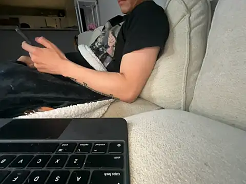 Snapshot of Orlando702@xh chatting on October 22, 2025, 2:17 pm Orlando702xh online show from October 22, 2025, 2:17 pm