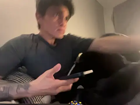 Snapshot of Orlando702@xh chatting on October 26, 2025, 6:52 am Orlando702xh online show from October 26, 2025, 6:52 am