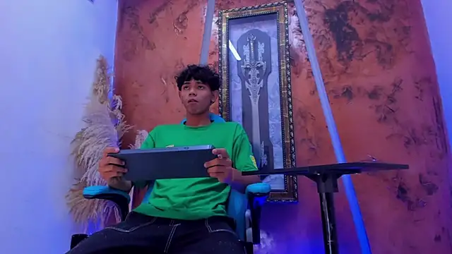 Sex Boy 33  online show from October 30, 2025, 4:47 am