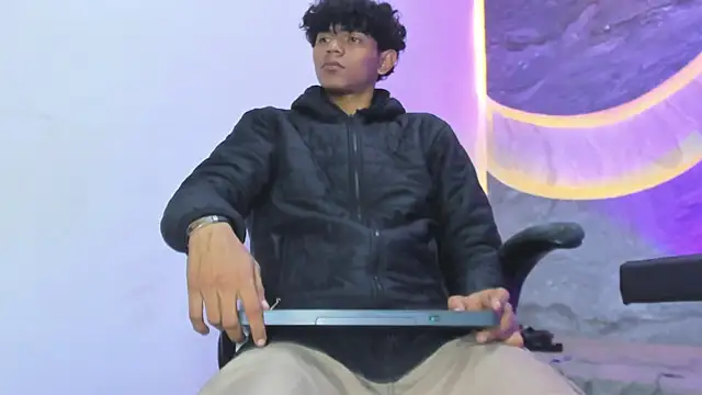 Sex Boy 33  online show from November 20, 2025, 4:45 am