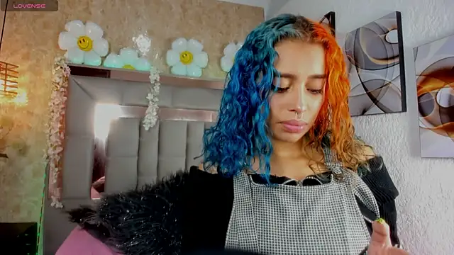 Cristall ravven online show from November 25, 2025, 3:12 pm