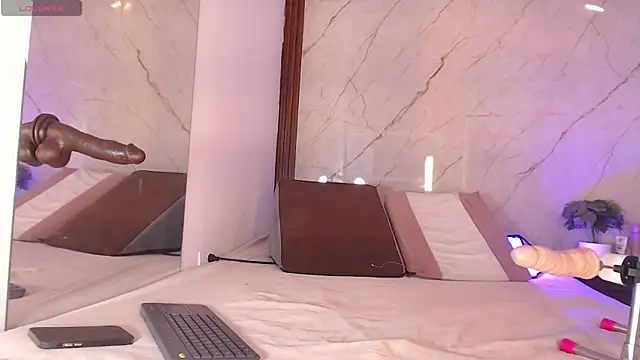 LucianaaMorena online show from October 29, 2025, 1:24 pm