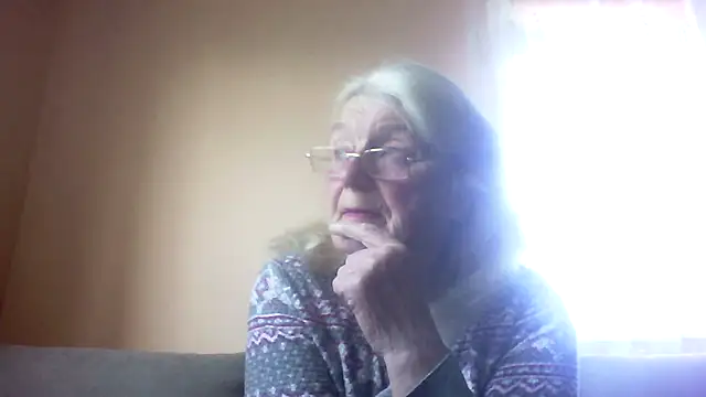 Snapshot of AmyLove353 chatting on April 25, 2026, 5:32 am AmyLove353 online show from April 25, 2026, 5:32 am