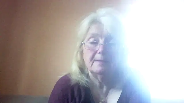 Snapshot of AmyLove353 chatting on April 28, 2026, 4:28 am AmyLove353 online show from April 28, 2026, 4:28 am