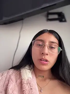 Violeet-Smith online show from April 15, 2026, 6:04 pm