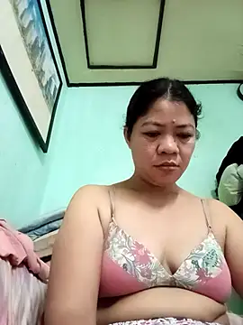 Yummymarie09 online show from November 13, 2025, 10:52 pm