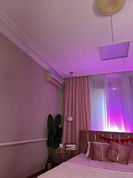 HugeBoobsAlice online show from November 23, 2025, 1:11 pm