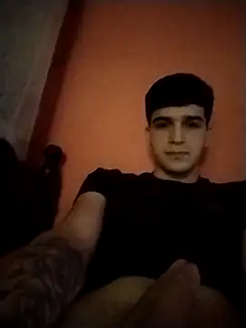 Snapshot of Danii2005 chatting on October 31, 2025, 6:20 pm Danii2005 online show from October 31, 2025, 6:20 pm