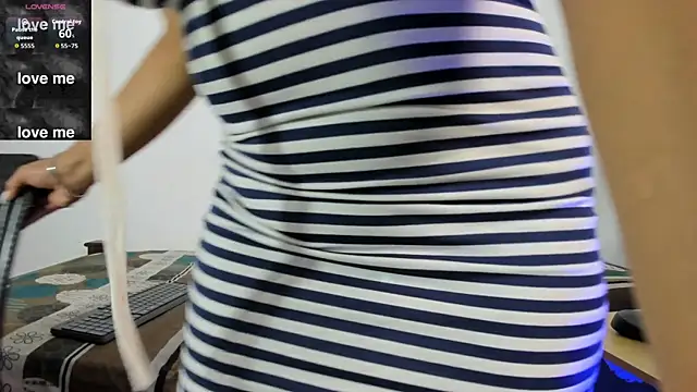 AdelaFranco online show from October 27, 2025, 5:11 am