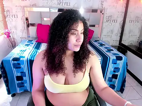 Snapshot of ROZZE_MILA chatting on November 7, 2025, 1:11 pm ROZZE MILA online show from November 7, 2025, 1:11 pm