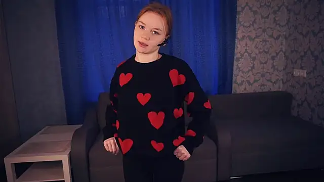 Snapshot of KarlynGow chatting on November 20, 2025, 6:35 am KarlynGow online show from November 20, 2025, 6:35 am