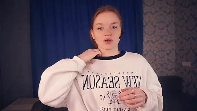 Snapshot of KarlynGow chatting on November 21, 2025, 6:34 am KarlynGow online show from November 21, 2025, 6:34 am