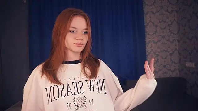 Snapshot of KarlynGow chatting on November 25, 2025, 6:46 am KarlynGow online show from November 25, 2025, 6:46 am