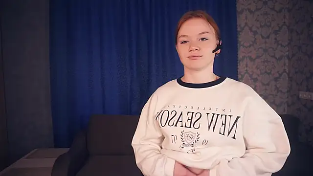 Snapshot of KarlynGow chatting on November 26, 2025, 6:47 am KarlynGow online show from November 26, 2025, 6:47 am