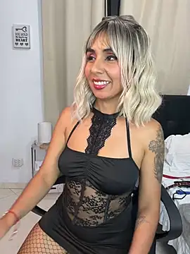 Snapshot of Emilyvalk_ chatting on May 26, 2026, 11:01 pm Emilyvalk online show from May 26, 2026, 11:01 pm