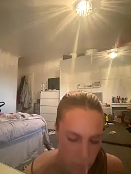 Snapshot of DaisyLoverxox chatting on October 31, 2025, 4:52 pm DaisyLoverxox online show from October 31, 2025, 4:52 pm