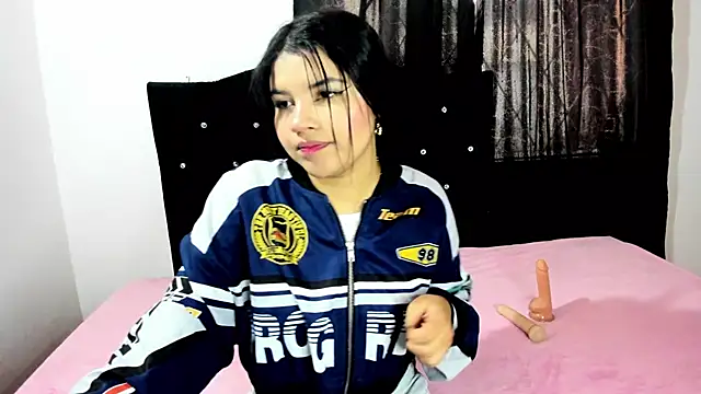 Sara Moon 18 online show from October 21, 2025, 8:20 pm
