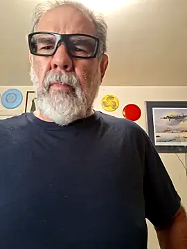 Snapshot of pena633 chatting on May 3, 2026, 4:24 pm pena633 online show from May 3, 2026, 4:24 pm