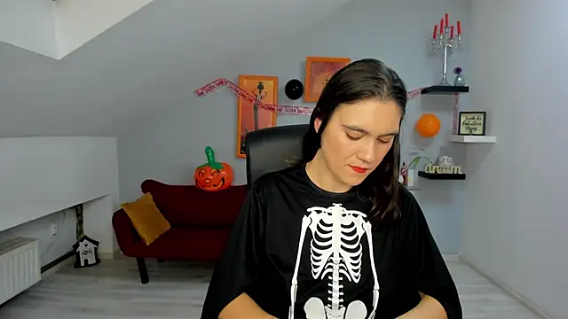 Snapshot of IzzyMonro chatting on October 30, 2025, 8:53 pm IzzyMonro online show from October 30, 2025, 8:53 pm