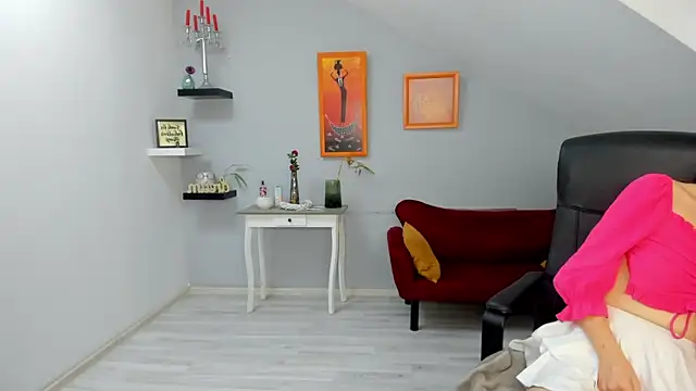 Snapshot of IzzyMonro chatting on December 14, 2025, 8:41 am IzzyMonro online show from December 14, 2025, 8:41 am