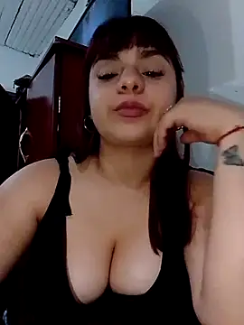 Snapshot of Tizi_04 chatting on November 7, 2025, 10:54 pm Tizi 04 online show from November 7, 2025, 10:54 pm