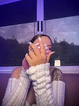 Snapshot of Beella1_ chatting on December 2, 2025, 11:59 am Beella1 online show from December 2, 2025, 11:59 am