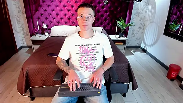 Snapshot of Lil_James chatting on November 14, 2025, 8:40 pm Lil James online show from November 14, 2025, 8:40 pm