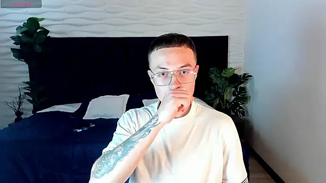 Snapshot of Lil_James chatting on November 21, 2025, 8:40 pm Lil James online show from November 21, 2025, 8:40 pm