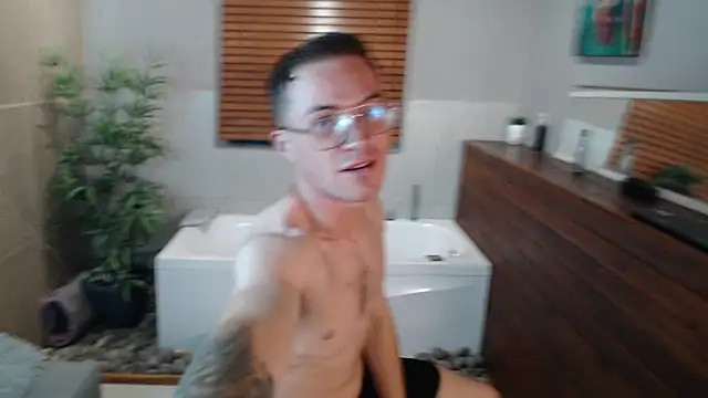 Snapshot of Lil_James chatting on December 13, 2025, 8:14 pm Lil James online show from December 13, 2025, 8:14 pm