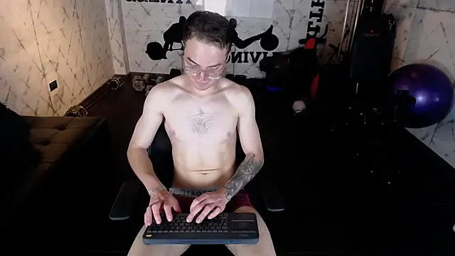 Snapshot of Lil_James chatting on December 15, 2025, 8:13 pm Lil James online show from December 15, 2025, 8:13 pm