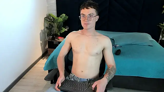 Lil James online show from April 13, 2026, 7:52 pm