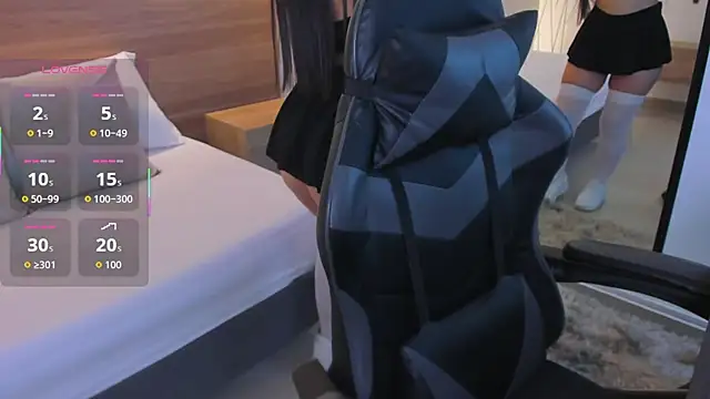 mia collins96 online show from November 22, 2025, 2:32 am