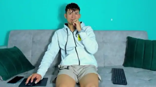 Nicolas Torres  online show from November 23, 2025, 5:18 am