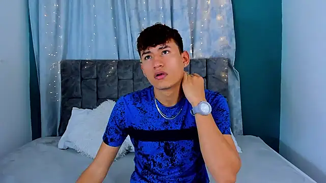 Nicolas Torres  online show from December 17, 2025, 3:45 am