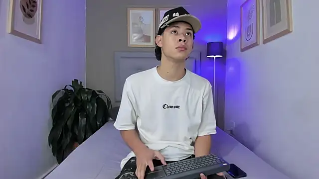 Snapshot of ApoloRicci chatting on October 29, 2025, 7:26 pm ApoloRicci online show from October 29, 2025, 7:26 pm