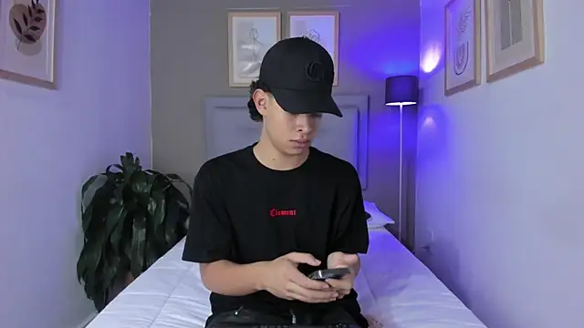 Snapshot of ApoloRicci chatting on October 30, 2025, 8:09 pm ApoloRicci online show from October 30, 2025, 8:09 pm