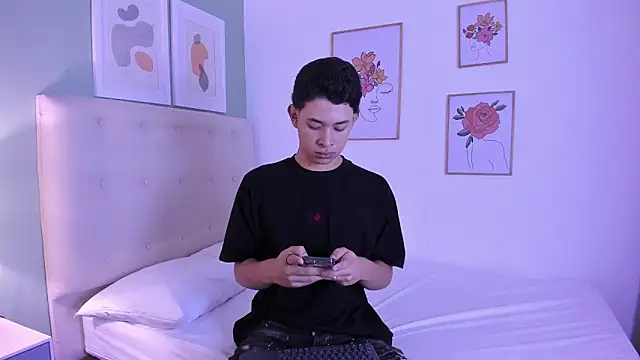 Snapshot of ApoloRicci chatting on December 14, 2025, 7:29 pm ApoloRicci online show from December 14, 2025, 7:29 pm