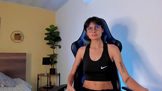 Snapshot of MartinnaGrecco chatting on November 17, 2025, 8:58 pm MartinnaGrecco online show from November 17, 2025, 8:58 pm