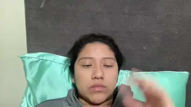 Kmiii21 online show from October 22, 2025, 2:23 am