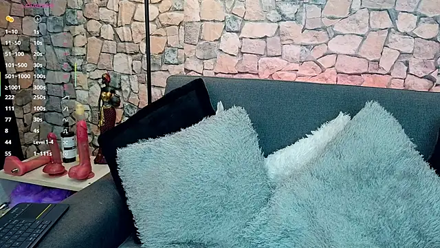 mia roux1 online show from November 6, 2025, 5:14 pm