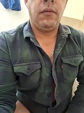 Snapshot of Manu2412 chatting on October 31, 2025, 9:32 am Manu2412 online show from October 31, 2025, 9:32 am